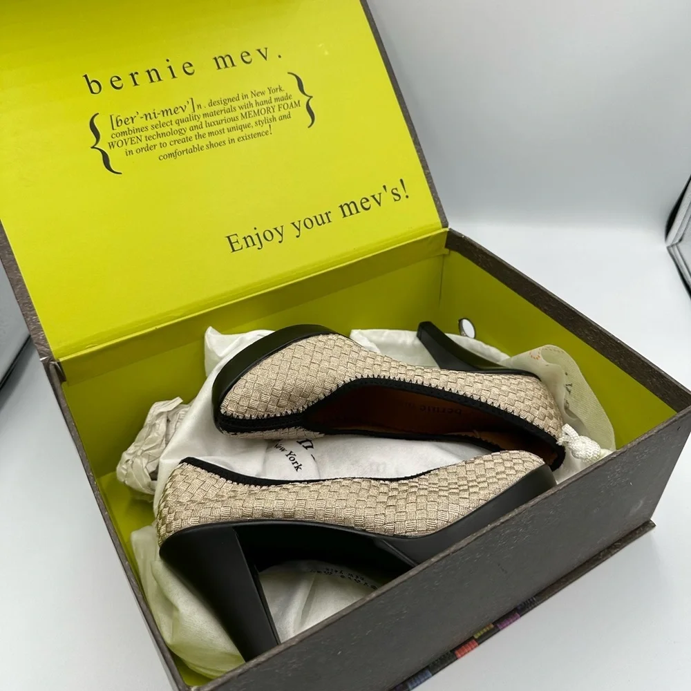 Bernie Mev Cream Platform Heels Woven Textured Memory Foam 6.5 NWT